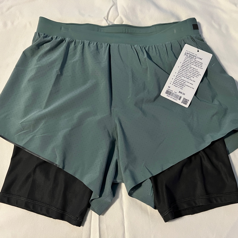 Brand New Lululemon lightweight lined run shorts